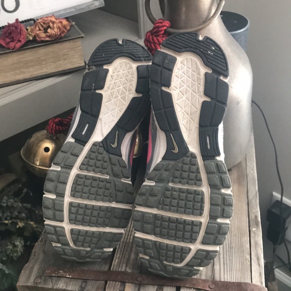 Women’s Nike Revolution Running Shoes Size 6 - Picture 6 of 7
